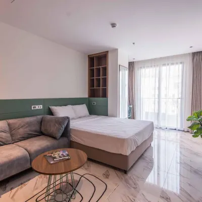 Luxe Paradise Suites Hotel Hoang Cau Hotels near دونغ دا