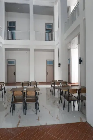 Karya Guest House Syariah Отели в г. Mendalo Darat