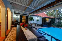 Five Burnham Guest House - Bed and Breakfasts