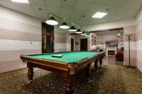 1st Train Hotel - parking