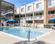 Quality Inn Northlake - Pools