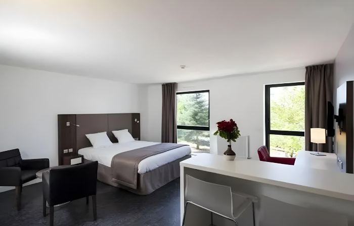 Adonis Dijon Maison Internationale
