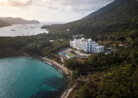 Orson Hotel & Resort Con Dao Отели рядом с достопримечательностью «Пуло-Кондор»