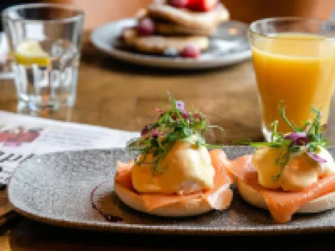 ดิเรดไลออน โรงแรมในHook