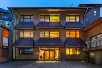 Address Nozawa - Parkering