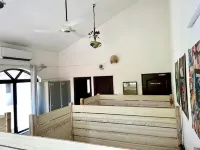 Hostel Lifespace- Twin Bungalow with Pods, Bunks, Private Rooms, CoWork & Cafe - Hostales