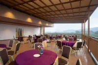 Le Crown Hotel - breakfast