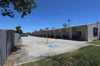 Kallangur Motel - parking