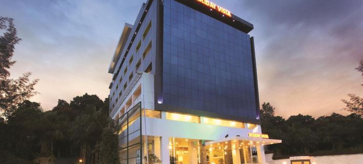 Holiday Vista Thekkady a Premium Hotel Near Periyar Wild Life Sanctuary with Sky View Pool Hotels in Thekkady