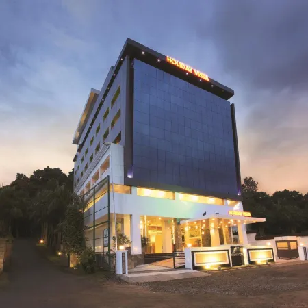 Holiday Vista Thekkady a Premium Hotel Near Periyar Wild Life Sanctuary with Sky View Pool