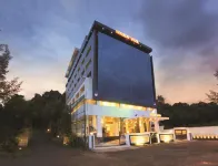 Holiday Vista Thekkady a Premium Hotel Near Periyar Wild Life Sanctuary with Sky View Pool - spa