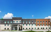 Holiday Inn Express & Suites Coffeyville Hotels near Dalton Defenders and Coffeyville History Museum