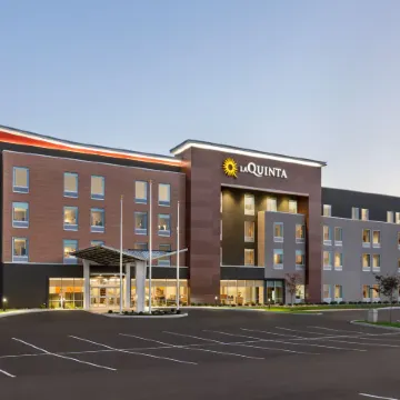 La Quinta Inn & Suites by Wyndham Mount Laurel / Moorestown