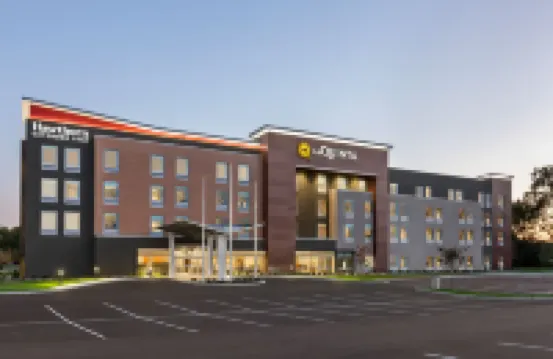 La Quinta Inn & Suites by Wyndham Mount Laurel / Moorestown