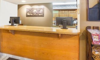 Super 8 by Wyndham West Branch