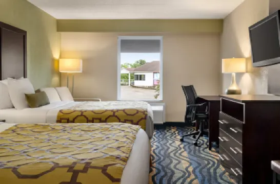 Baymont by Wyndham Georgetown Hotels in Scott County