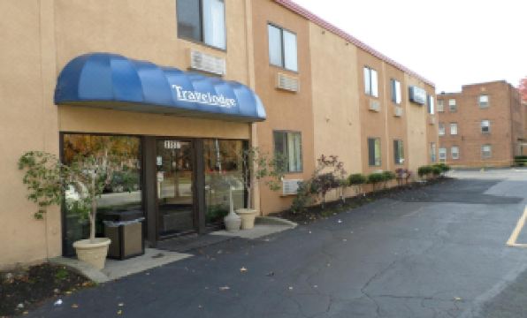 Travelodge by Wyndham Cleveland Lakewood