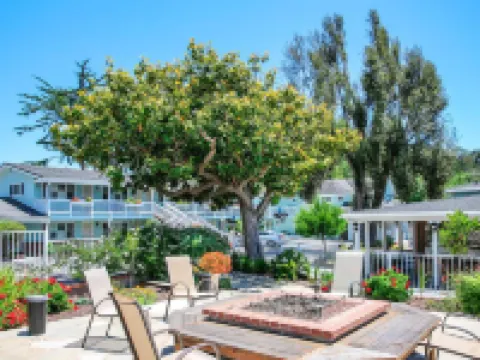 Bluebird Inn Hotels near Cambria, California