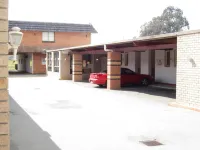 Canberra Lyneham Motor Inn - Motels