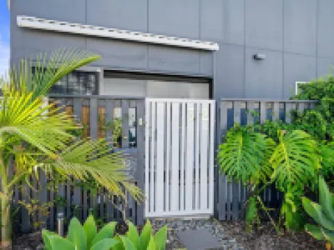1 Bedroom Modern Townhouse in Casuarina