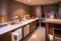 La Quinta Inn & Suites by Wyndham Times Square South - breakfast
