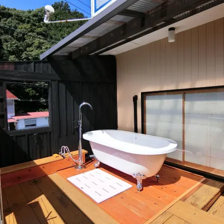 Minshuku Inn Shirahama Ekinoyado Отели рядом с достопримечательностью «Рынок Тореторе»