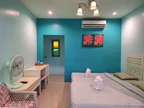 Baanrak Amphawa Homestay Отели в г. Ампхава
