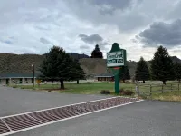 Green Creek Inn and RV Park - Motels