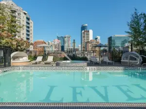 레벨 퍼니시드 리빙 예일타운-시모어