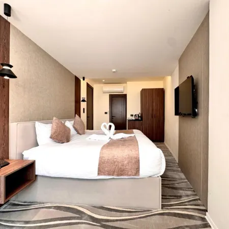New MerryLand Hotel