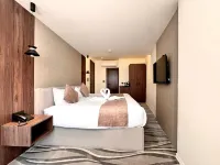 New MerryLand Hotel