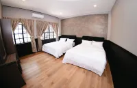 Concrete Jungle Cabin Hotels in 