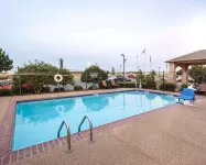 Comfort Inn & Suites Mansfield - Swimmingpools