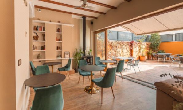 L'Agora Hotel