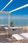 Golden Beach Guest House & Rooftop Bar