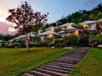 Samed Cliff Resort Hotel in zona Baia Noina Bay