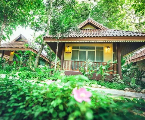 Baan Nam Pen Resort - Parking