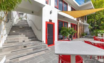 Red Door Inn