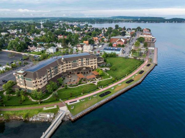 1000 Islands Harbor Hotel