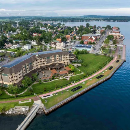 1000 Islands Harbor Hotel