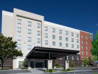 Holiday Inn Express & Suites NASHVILLE METROCENTER DOWNTOWN by IHG Hotels near Fisk University