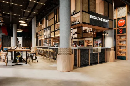 Moxy Nice Отели рядом с достопримечательностью «Альянц Ривьера»