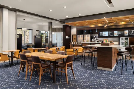 Courtyard Fayetteville Fort Liberty/Spring Lake