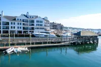 Harborside Inn فنادق في نيوبورت