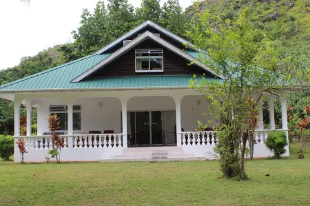 Le Chevalier Bay Guesthouse Отели рядом с достопримечательностью «Кюрьёз»