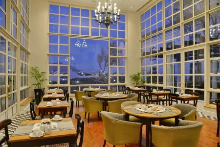 City Lodge Hotel GrandWest Отели в г. Matroosfontein