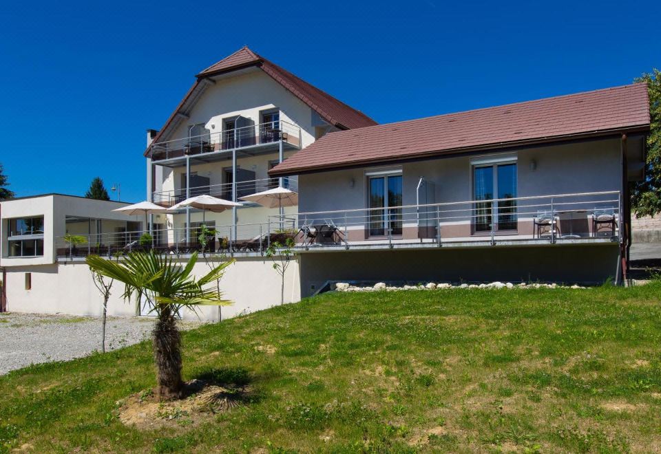 Hotel Blanc - Housity