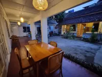 Banana Homestay Prawirodirjan Hotels in Gondomanan