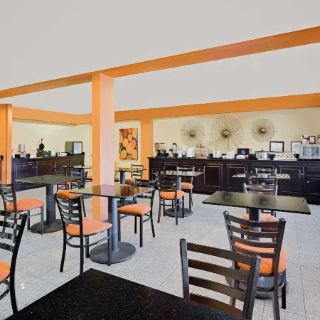 Super 8 by Wyndham Hermitage Nashville