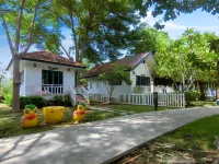 AURA PARK RESORT Hotels in Tha Muang